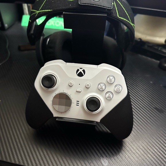Xbox Controller and Headset Stand - Picture 3 of 3